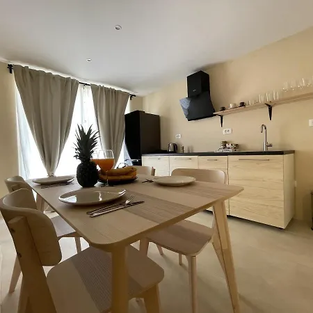 Daire Cozy Matijas With Private Parking And Terrace